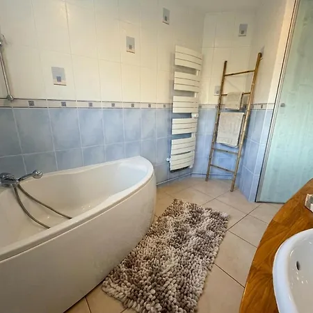 Domaine De Quintessence بيت للعطل *